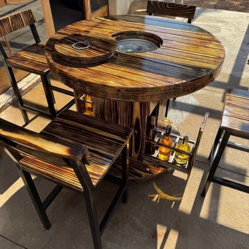 Mesa Cooler Rústica Peça Artesanal - Feita a Mão com Cooler Central Integrado